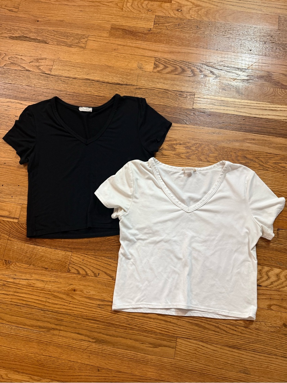 Women’s loose cropped tees